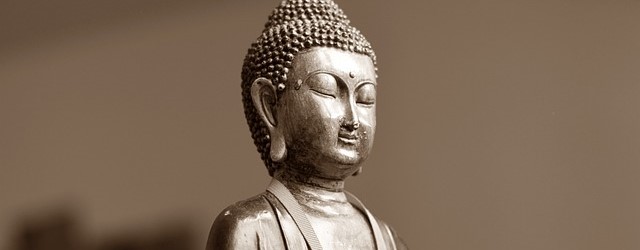 Vad är skillnaden mellan dharma och karma?