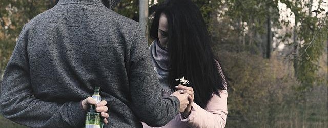 Varför stannar kvinnor i kränkande förhållanden? - Traumatisk bindning har förödande konsekvenser